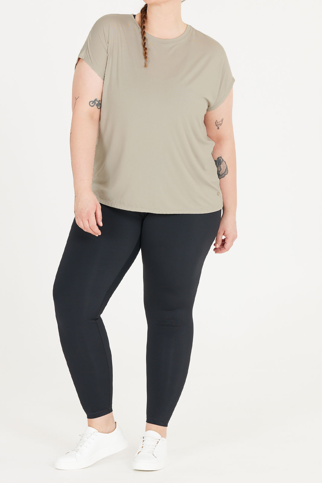 Jenirei W Soft Touch Tee.