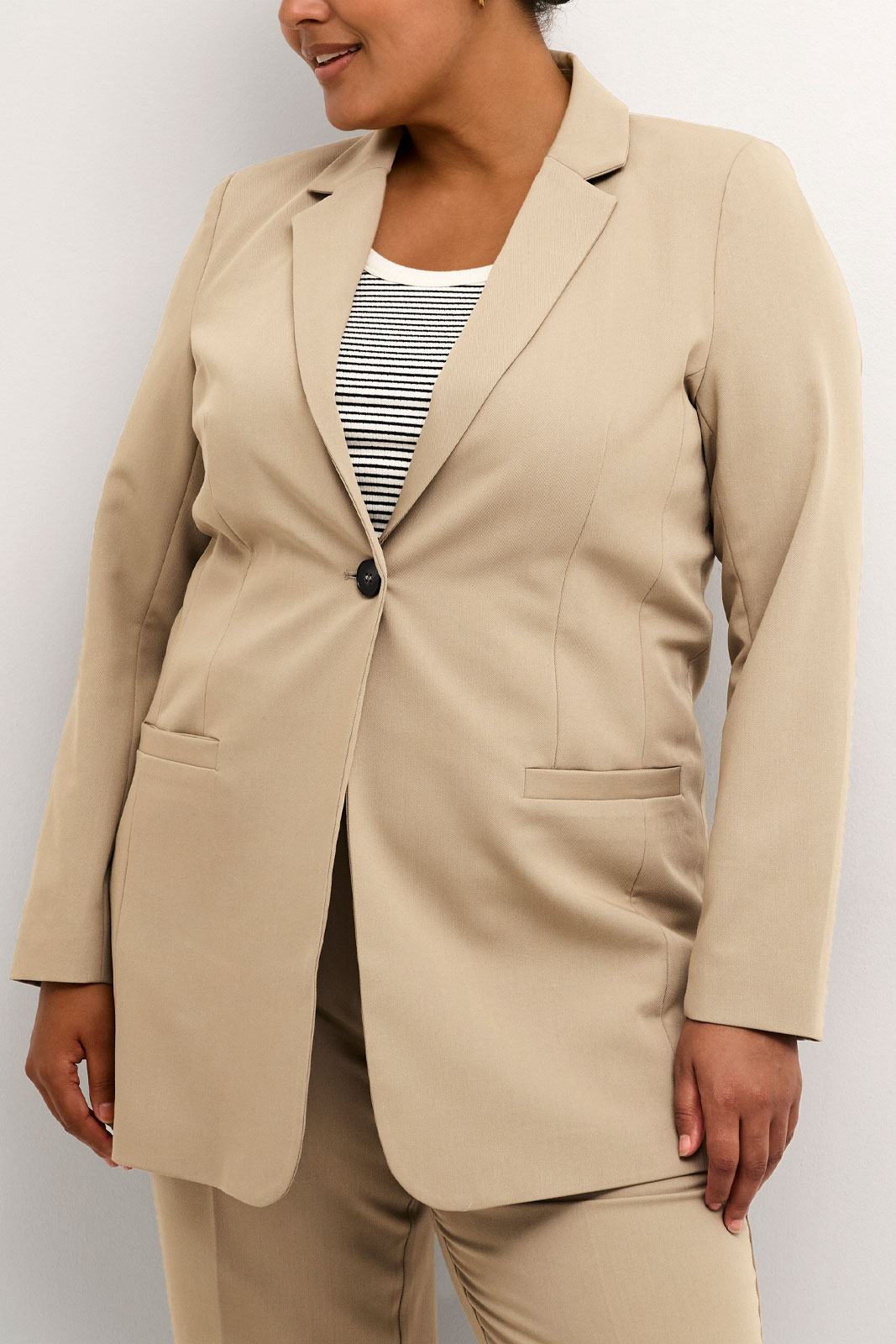 Kcsakira Long Blazer
