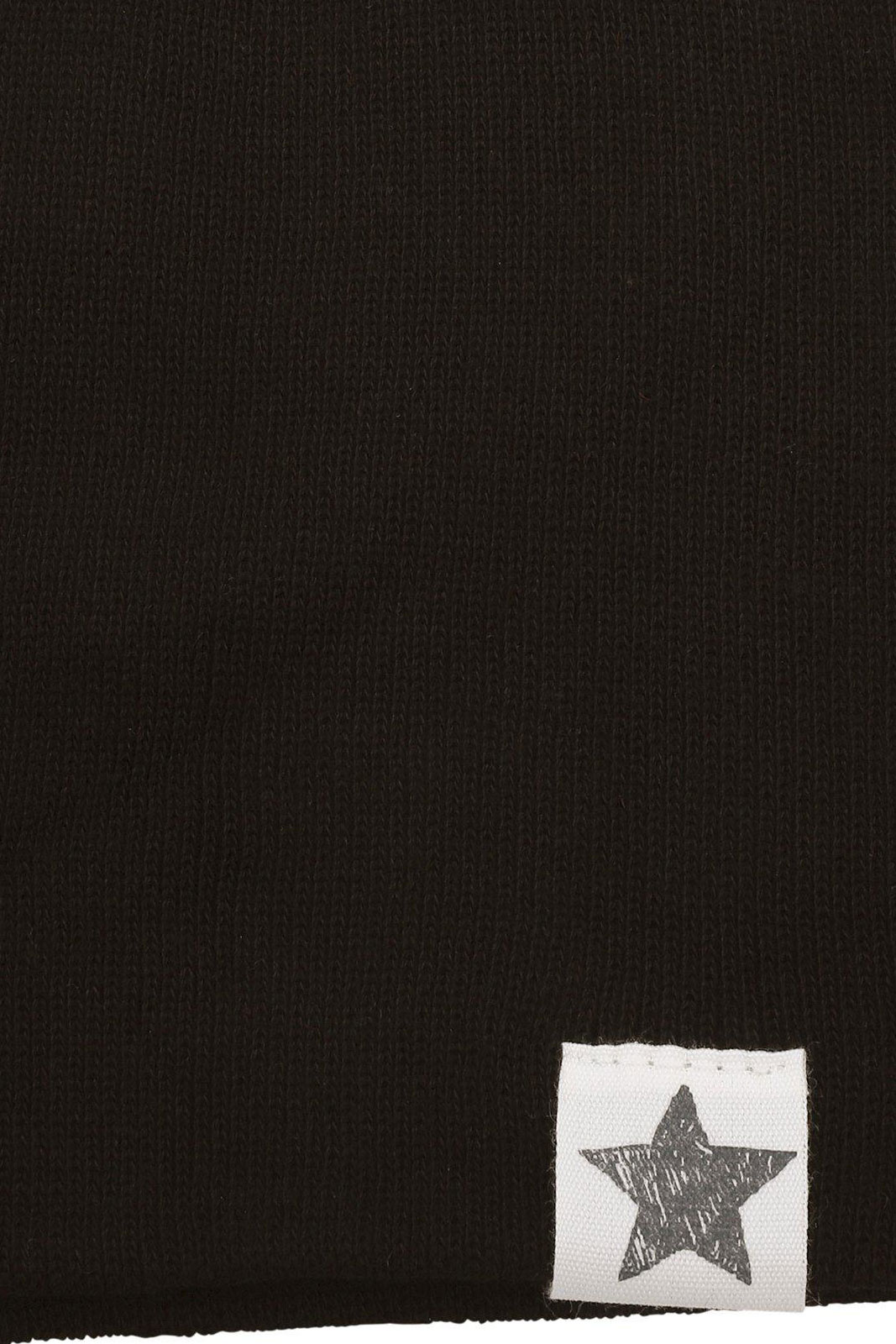 Barnmössa med vävd etikett